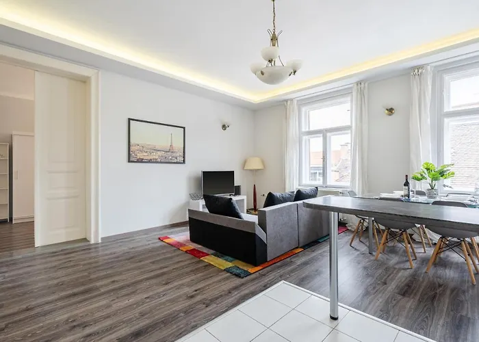 Szentkiralyi Apartman 2 *
