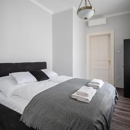 Szentkiralyi Apartman 2 Appartamento *