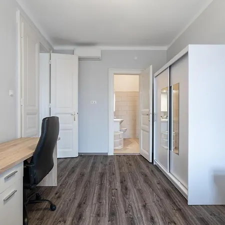 Szentkiralyi Apartman 2