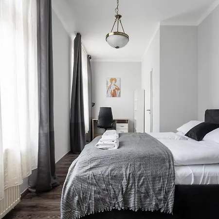 Szentkiralyi Apartman 2 *