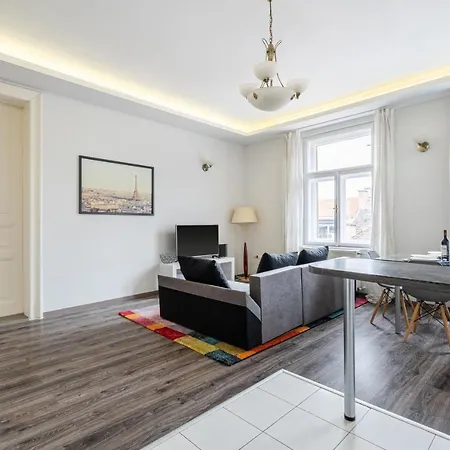 Szentkiralyi Apartman 2 *