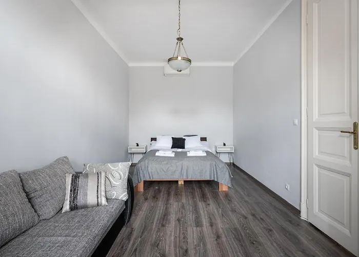 Szentkiralyi Apartman 2 アパート