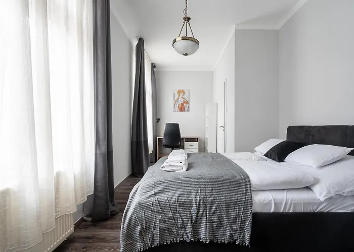Szentkiralyi Apartman 2 *